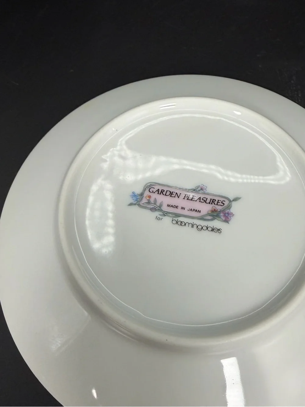 Bloomingdale’s Garden Pleasures Dinner Plates 10.25” Floral Black Gold Set of 4